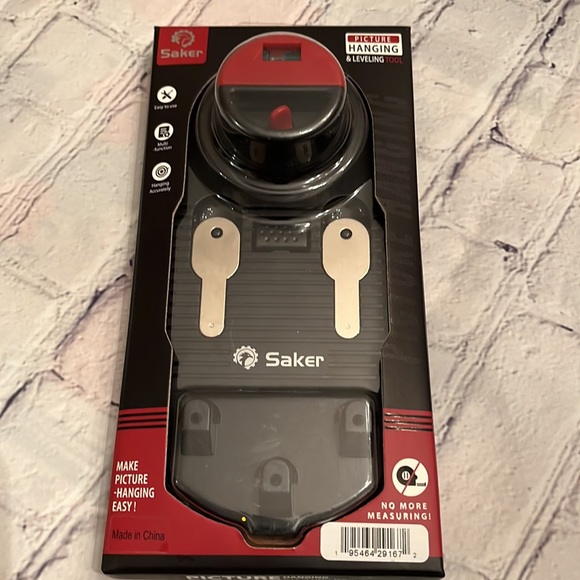 New in packaging Saker picture hanging and leveling tool - Picture 6 of 6